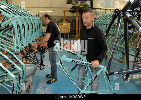 Industry 'Biciclette Bianchi' factory - Assembly line of various models of bicycles - Treviglio - Italy    Credit © Marco Vacca/Sintesi/Sintesi/Alamy  Stock Photo