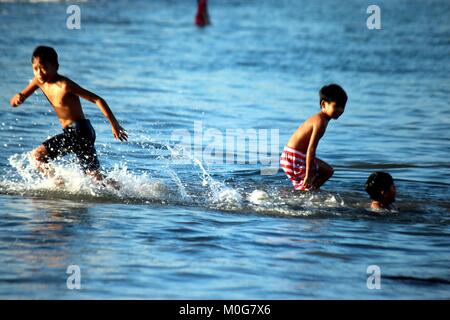 Philippines. 21st Jan, 2018. Bicolanos enjoyed playing at the Nato beach in Sangay, Camarines Sur province of Bicol (Southern province of Luzon) on Jan. 21, 2018. Credit: Gregorio B. Dantes Jr./Pacific Press/Alamy Live News Stock Photo