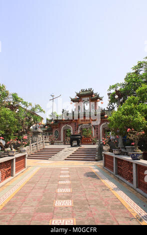 Entrance to Chinese temple Quan Cong in Hoi An, Vietnam Stock Photo