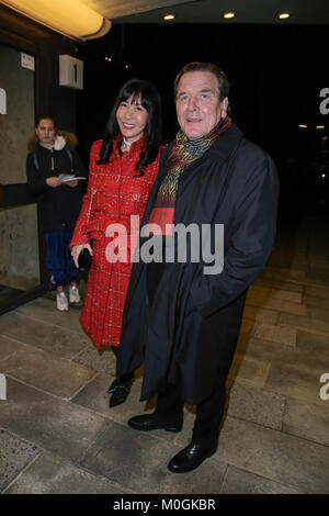 Berlin, Germany. 21st Jan, 2018. EXCLUSIVE: Former German Chancellor Gerhard Schroeder with his partner Soyeon Kim on 21.01.2018 at the Philharmonie in Berlin. The former SPD chancellor showed his new South Korean partner the German capital this weekend. Credit: Gerald Matzka/dpa-Zentralbild/ZB | usage worldwide/dpa/Alamy Live News Stock Photo