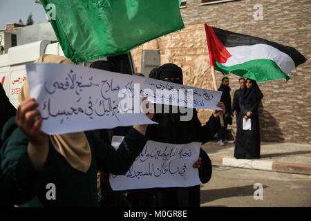 Gaza City, The Gaza Strip, Palestine. 22nd Jan, 2018. Palestinian women take part in a protest in Gaza City against US President Donald Trump's decision to recognise Jerusalem as the capital of Israel. Credit: Hassan Jedi/Quds Net News/ZUMA Wire/Alamy Live News Stock Photo