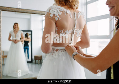 12 Expert Wedding Dress Alteration Tips