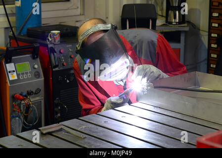 welder works in the metall industry Stock Photo