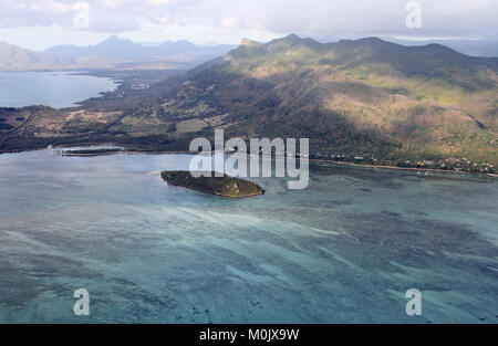 Lagoon by the underwater waterfall at the Le Morne Brabant peninsula, at the extreme south-western tip, Riviere Noire District, the Republic of Maurit Stock Photo