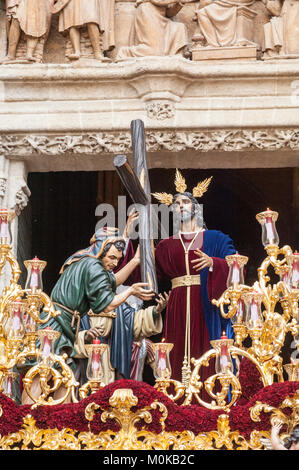 Float of Christ of the brotherhood of 'La Paz' leaving the Cathedral of Seville during its penance station on Palm Sunday. Stock Photo