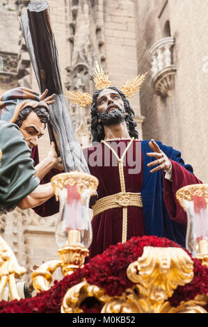 Float of Christ of the brotherhood of 'La Paz' leaving the Cathedral of Seville during its penance station on Palm Sunday. Stock Photo