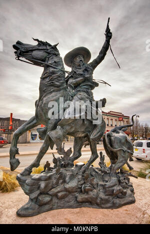 The Vaquero sculpture by Michael Hamby in Artesia, New Mexico, USA ...