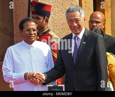 Colombo, Sri Lanka. 23rd Jan, 2018. Singapore's Prime Minister Lee Hsien Loong(R) and Sri Lankan President Maithripala Sirisena(L) shake hands during their meeting at the Presidential Secretariat in Colombo  23 January 2018 in Colombo, Sri Lanka. Credit: Lahiru Harshana/Alamy Live News Stock Photo