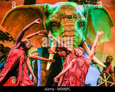 Berlin, Germany. 23rd Jan, 2018. Performers dancing during rehearsals for the Germany premiere of Andre Heller's 'Afrika! Afrika! - Die neue Show 2018' (lit. 'Africa! Africa! - The new show 2018') at the theatre at the potsdamer square in Berlin, Germany, 23 January 2018. The show is taking place from 23 to 28 January 2018. Credit: Jens Kalaene/dpa/Alamy Live News Stock Photo