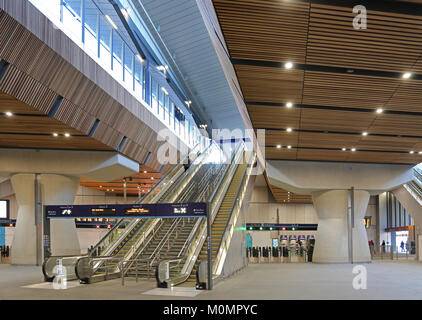 Almost deserted, the new lower concourse at London Bridge Station, UK. Shows escalators and concrete piers supporting the platforms above. Stock Photo