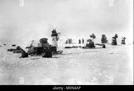 Roald Amundsen. An expedition camp on Roald Amundsen's South Pole expedition 1910-12, c.1911 Stock Photo