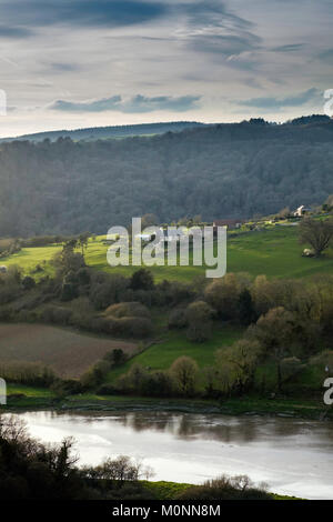 FARM HOUSE AT LANCAUT ON THE RIVER WYE. THE RIVER IS PART OF THE BORDER BETWEEN ENGLAND AND WALES Stock Photo