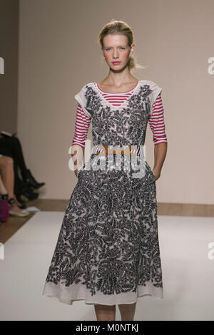 London Fashion Week, Spring/Summer 2009 collection by Nicole Farhi. Stock Photo