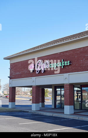 Exterior front of Gigi's Cupcakes retail storefront in a strip shopping mall in Montgomery Alabama, United States. Stock Photo