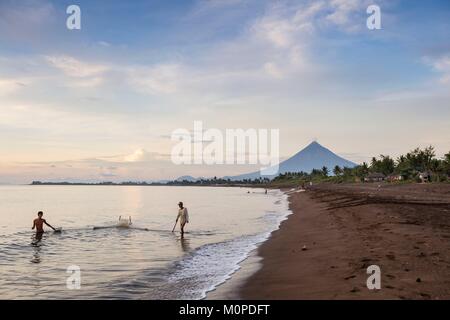 Philippines,Luzon,Albay Province,Tiwi,wild-caught fry fisherman fishing with Mayon volcano in back ground Stock Photo