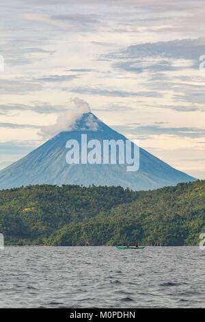 Philippines,Luzon,Albay Province,Tiwi,Mayon Volcano