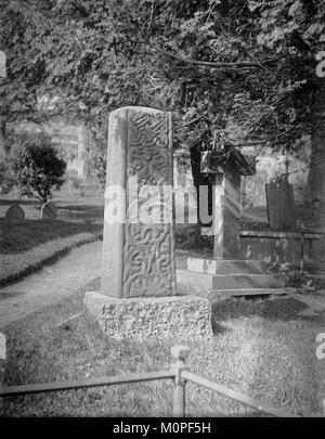 Celtic cross situated in the churchyard at St Nicholas and St Teilo's church, Penally (1293508) Stock Photo