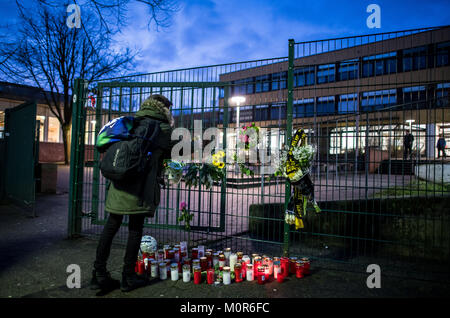 Luenen, Germany. 24th Jan, 2018. A schoolchild standing at the Kaethe Kollwitz School and offering flowers in Luenen, Germany, 24 January 2018. A schoolchild is said to have killed one of his schoolmates. The 15-year old suspect was arrested on Tuesday morning according to the State Attorney General and the Dortmund Police. A judge is to decide whether the student is to be kept in custody. Credit: Guido Kirchner/dpa/Alamy Live News Stock Photo