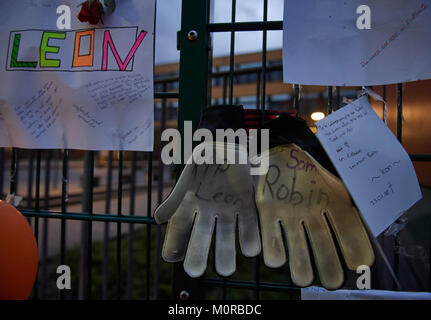 Luenen, Germany. 24th Jan, 2018. Goalkeeper gloaves hang on the fence of the Kaethe Kollwitz School in remembrance of the school child Leon, who was killed yesterday in Luenen, Germany, 24 January 2018. Credit: Bernd Thissen/dpa/Alamy Live News Stock Photo