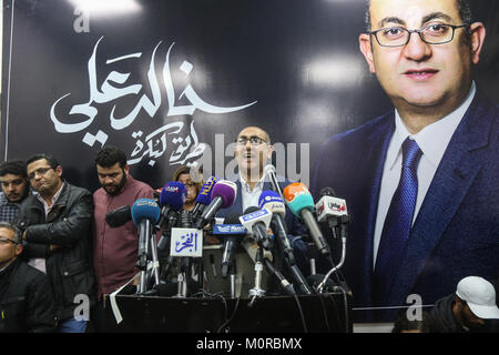 Cairo, Egypt. 24th Jan, 2018. Egyptian opposition lawyer Khaled Ali speaks during a press conference in which he announced the withdrawal of his candidacy in Egypt's presidential elections, in Cairo, Egypt, 24 January 2018. Credit: Mohamed ElRaai/dpa/Alamy Live News Stock Photo