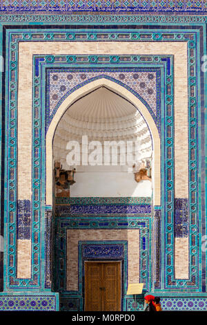Uzbek Tourists Walk Past The Unknown Mausoleum, The Shah-i-Zinda Mausoleum Complex, Samarkand, Uzbekistan Stock Photo