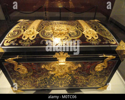 Casket, early 18th century, attributed to Andre-Charles Boulle, oak carcass veneered with tortoiseshell, gilt copper, pewter, ebony - Art Institute of Chicago - DSC09748 Stock Photo