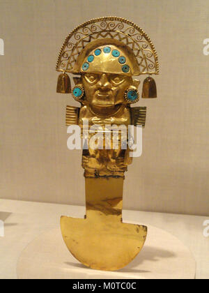 A ceremonial knife (Tumi) from the Chimu civilization, dating between 1100-1470 AD, made of gold with turquoise, housed at the Art Institute of Chicago. Stock Photo