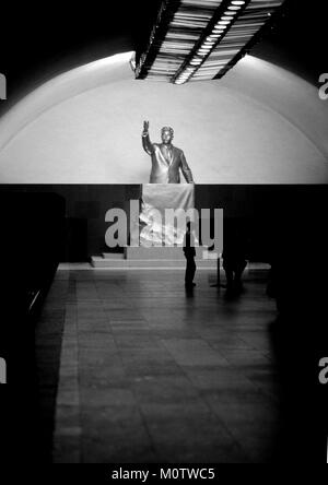 Golden statue of Kim il Sung in Kaeson metro station, Pyongan Province, Pyongyang, North Korea Stock Photo