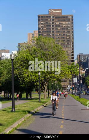 Canada,Quebec province,Montreal,Mount Royal,Jeanne-Mance Park in the heart of the city,bike path Stock Photo