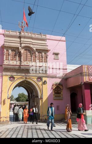 India,Rajasthan,Deshnok,entrance of the emple of Karni Mata (over 600 years),pilgrims come to venerate rats who are reincarnated poets,bards and storytellers Stock Photo