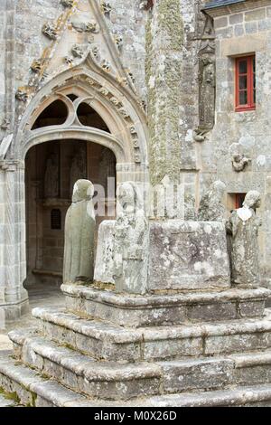 France,Finistere,Cap Sizun,Primelin,the calvary of Saint Tugen chapel with the statues of Saint Jean,Saint Pierre,Sainte Madeleine and the Pieta Stock Photo