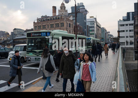 23.12.2017, Kyoto, Japan, Asia - Pedestrians are seen crossing the Shijo Bridge that spans over the Kamo River in central Kyoto. Stock Photo