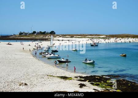 France,Finistere,Fouesnant,Archipel des Glenan (Glenan archipelago),sand between St Nicolas island and Bananec island Stock Photo