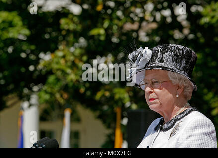 WASHINGTON - MAY 07:  (AFP OUT) HRH Queen Elizabeth II speaks at a ceremony on the South Lawn of the White House May 7, 2007 in Washington, DC. Queen Elizabeth II and Prince Phillip, the Duke of Edinburgh are on a six day trip to the United States.  (Photo by Mark Wilson/Getty Images) *** Local Caption *** Queen Elizabeth II/ MediaPunch Stock Photo
