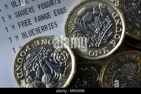SUPERMARKET FOOD RECEIPT WITH ONE POUND COINS RE RISING FOOD PRICES INFLATION HOUSEHOLD INCOMES ETC UK Stock Photo