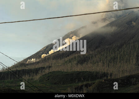 Indonesia. 24th Jan, 2018. Lava flows don't cool instantaneously. It can take days to years for a lava flow to completely cool. Lava flows are streams of molten rock that pour or ooze from an erupting vent. Credit: Sabirin Manurung/Pacific Press/Alamy Live News Stock Photo