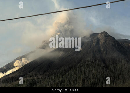 Indonesia. 24th Jan, 2018. Lava flows don't cool instantaneously. It can take days to years for a lava flow to completely cool. Lava flows are streams of molten rock that pour or ooze from an erupting vent. Credit: Sabirin Manurung/Pacific Press/Alamy Live News Stock Photo