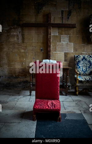 Side chapel in Lincoln Cathedral with wooden cross, kneeling stool and bible Stock Photo