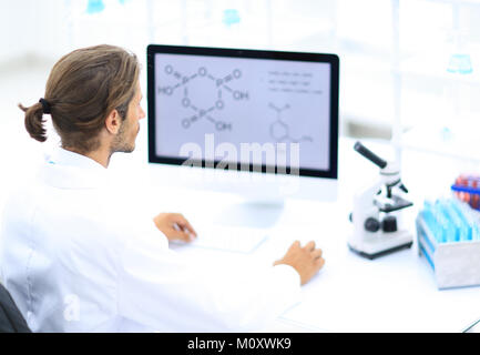 Young man working in a medical lab using a computer Stock Photo