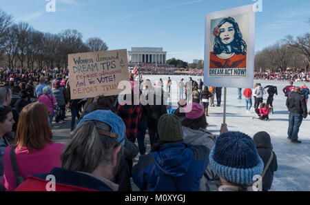 Dream Act Now! Women's March rally, Jan. 20, 2018. Demonstrators line both sides of reflecting pool, Women's March and voter rally at Lincoln Memorial Stock Photo