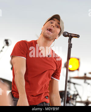 MIAMI BEACH - FEBRUARY 22, 20081: Spanish pop singer-songwriter Enrique Iglesias performs sunny Miami Beach with Today Show staring Matt Lauer, Meredith Vieira, Ann Curry and Al Roker.  On February 22, 2008 in Miami Beach, Florida..  People:  Enrique Iglesias   Transmission Ref:  FLXX  Hoo-Me.com / MediaPunch Stock Photo