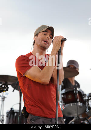 MIAMI BEACH - FEBRUARY 22, 20081: Spanish pop singer-songwriter Enrique Iglesias performs sunny Miami Beach with Today Show staring Matt Lauer, Meredith Vieira, Ann Curry and Al Roker.  On February 22, 2008 in Miami Beach, Florida..  People:  Enrique Iglesias   Transmission Ref:  FLXX  Hoo-Me.com / MediaPunch Stock Photo