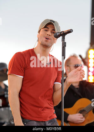 MIAMI BEACH - FEBRUARY 22, 20081: Spanish pop singer-songwriter Enrique Iglesias performs sunny Miami Beach with Today Show staring Matt Lauer, Meredith Vieira, Ann Curry and Al Roker.  On February 22, 2008 in Miami Beach, Florida..  People:  Enrique Iglesias   Transmission Ref:  FLXX  Hoo-Me.com / MediaPunch Stock Photo