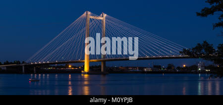 The Ed Hendler Bridge across the Columbia river spans the river between Pasco and Kennewick Washington, USA Stock Photo