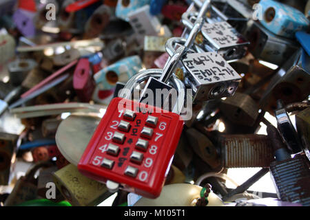 Seoul, Republic Of Korea. 28th Dec, 2009. South Korea: Love-padlocks at N Seoul Tower | usage worldwide Credit: dpa/Alamy Live News Stock Photo