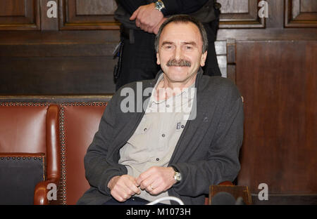 Hamburg, Germany. 25th Jan, 2018. The accused, suspected member of the leadership of the Turkish left-wing extremist group DHKP-C, Musa Asoglu, sitting ahead of the start of his trial in the District Court in Hamburg, Germany, 25 January 2018. The 56-year old Dutch citizen is suspected of having lead the organisation with other members of the leadership throughout Europe and to have lead the group's financing efforts. Credit: Georg Wendt/dpa/Alamy Live News Stock Photo