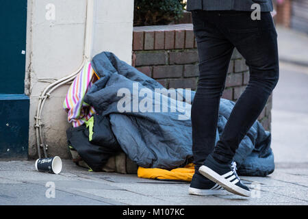 Windsor, UK. 25th Jan, 2018. The belongings of a rough sleeper on a pavement opposite Windsor Castle in the Royal Borough of Windsor and Maidenhead. Official figures released today show that the number of rough sleepers has increased for the seventh consecutive year in England. Two councillors have left the Royal Borough's Conservative party group following a request from council leader Simon Dudley that the area be cleared of homeless people before the royal wedding in May. Credit: Mark Kerrison/Alamy Live News Stock Photo