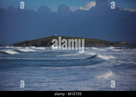 Newquay, Cornwall, UK. 25th Jan, 2018. Rough seas and 15 foot waves hit the north Cornwall coast around Newquay. Credit: Nicholas Burningham/Alamy Live News Stock Photo