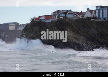 Newquay, Cornwall, UK. 25th Jan, 2018. Rough seas and 15 foot waves hit the north Cornwall coast around Newquay. Credit: Nicholas Burningham/Alamy Live News Stock Photo