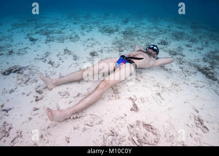 September 3, 2017 - Indian Ocean, Maldives - male freediver lies on the sandy bottom (Credit Image: © Andrey Nekrasov/ZUMA Wire/ZUMAPRESS.com) Stock Photo